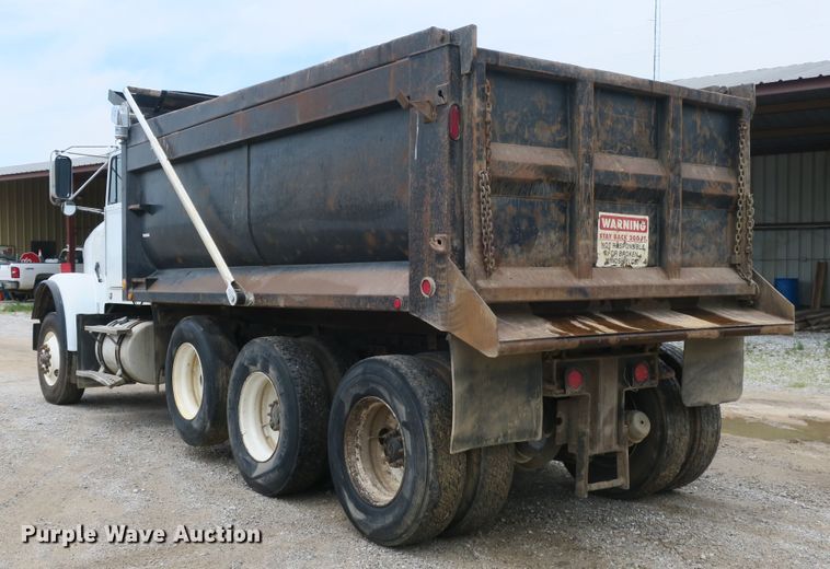 image for item EA9316 2004 Freightliner FLD dump truck