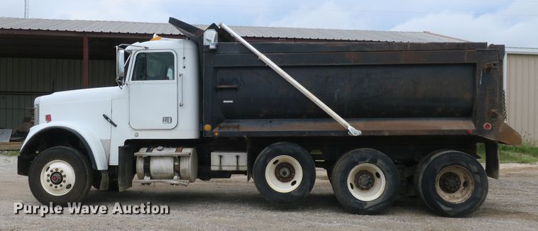 image for item EA9316 2004 Freightliner FLD dump truck