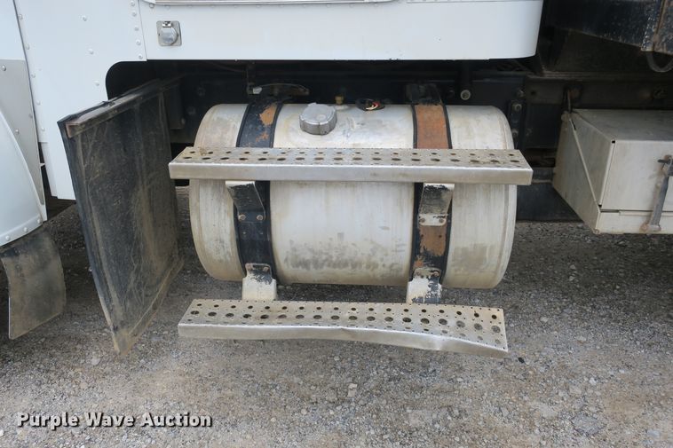 image for item EA9316 2004 Freightliner FLD dump truck