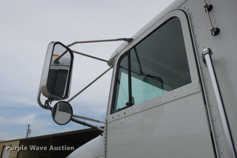 image for item EA9316 2004 Freightliner FLD dump truck