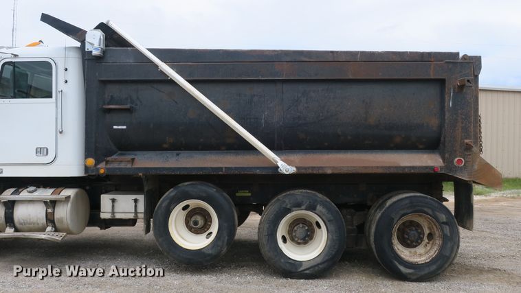 image for item EA9316 2004 Freightliner FLD dump truck