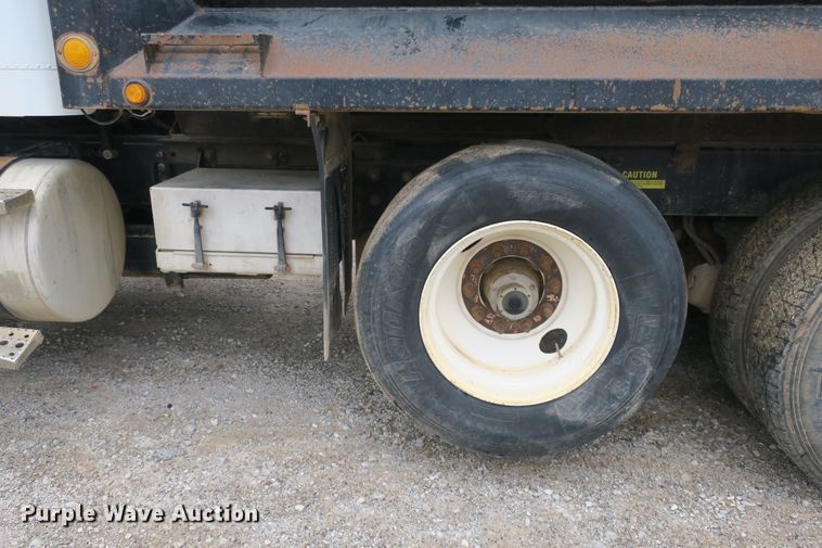 image for item EA9316 2004 Freightliner FLD dump truck