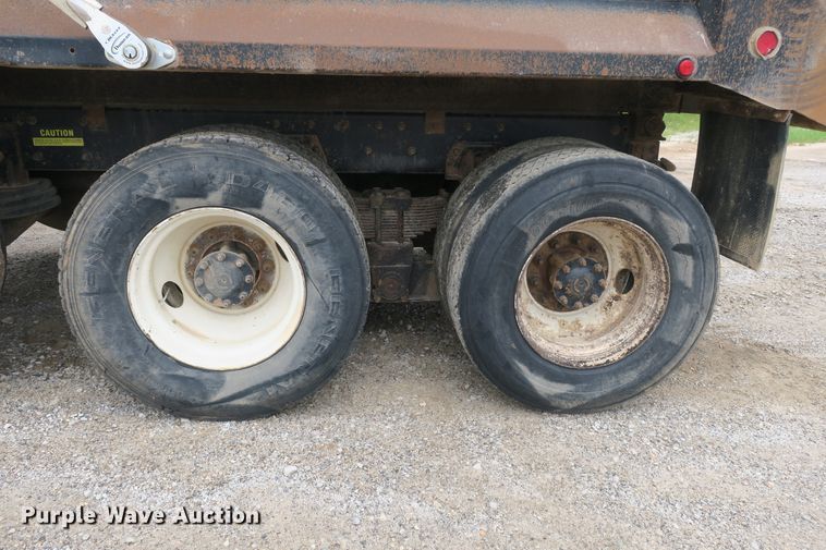 image for item EA9316 2004 Freightliner FLD dump truck