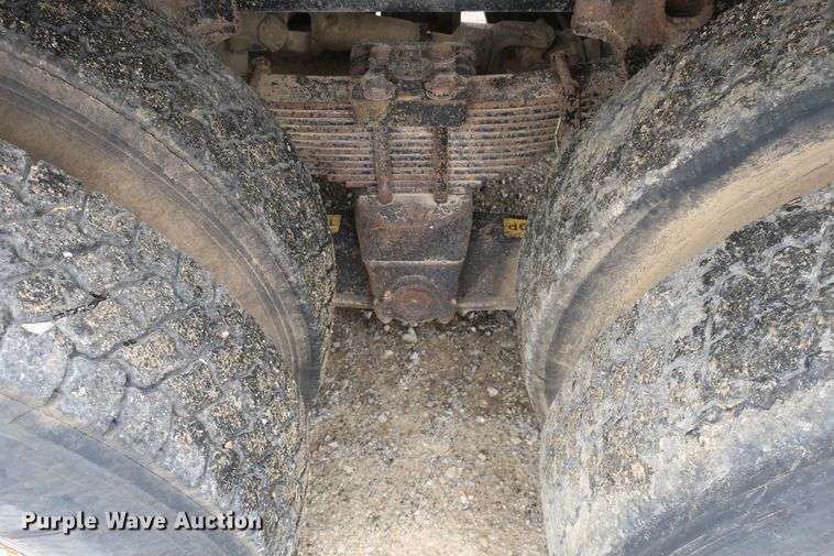 image for item EA9316 2004 Freightliner FLD dump truck