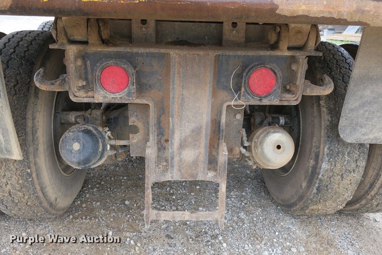 image for item EA9316 2004 Freightliner FLD dump truck