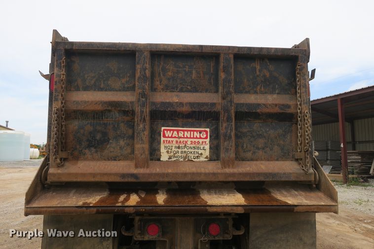 image for item EA9316 2004 Freightliner FLD dump truck