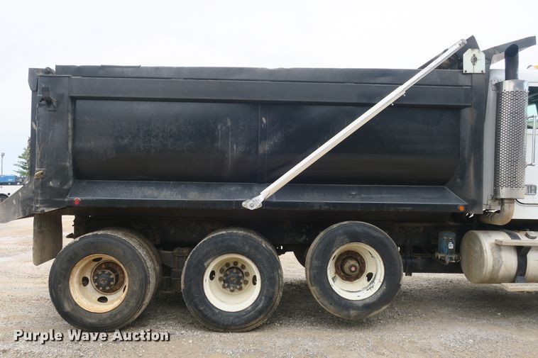 image for item EA9316 2004 Freightliner FLD dump truck