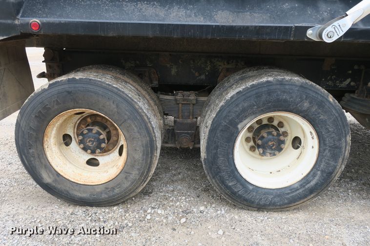 image for item EA9316 2004 Freightliner FLD dump truck