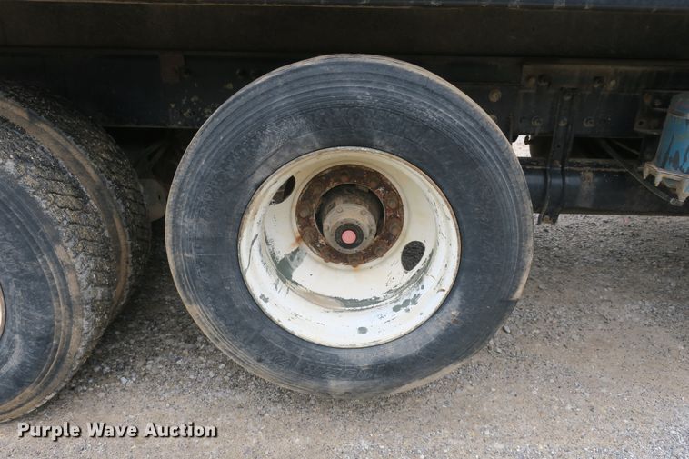 image for item EA9316 2004 Freightliner FLD dump truck