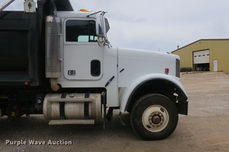 image for item EA9316 2004 Freightliner FLD dump truck