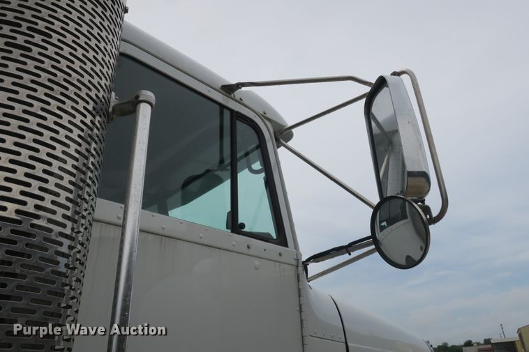 image for item EA9316 2004 Freightliner FLD dump truck