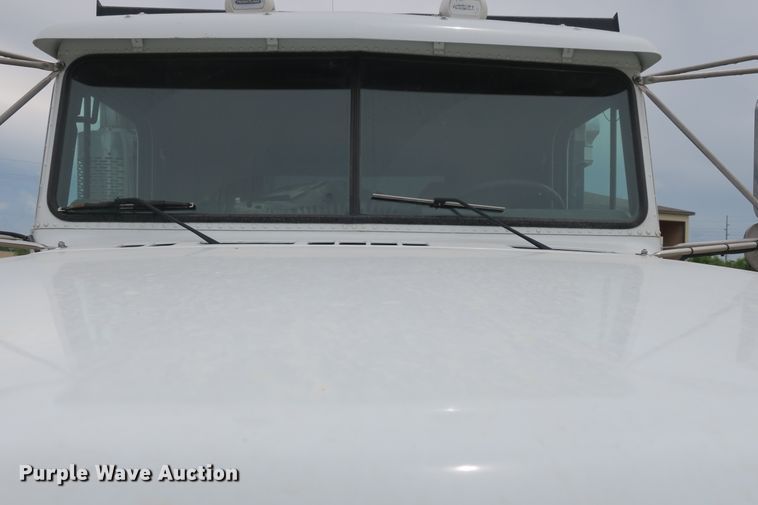 image for item EA9316 2004 Freightliner FLD dump truck