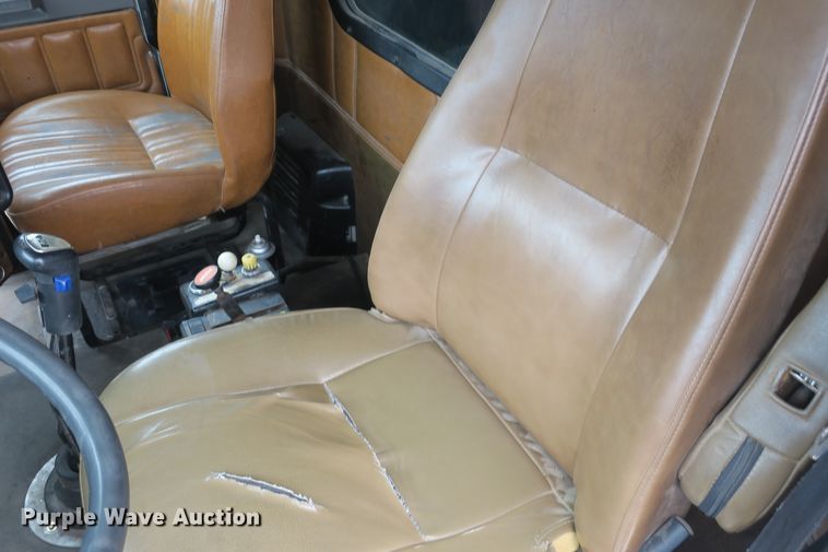 image for item EA9316 2004 Freightliner FLD dump truck