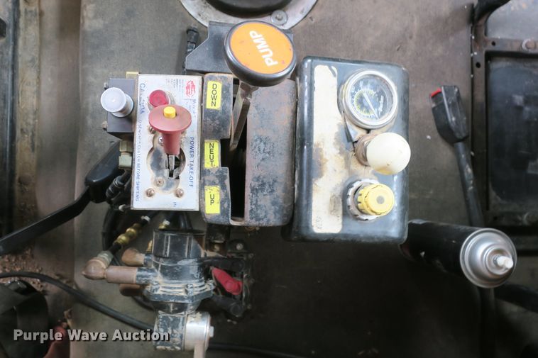 image for item EA9316 2004 Freightliner FLD dump truck