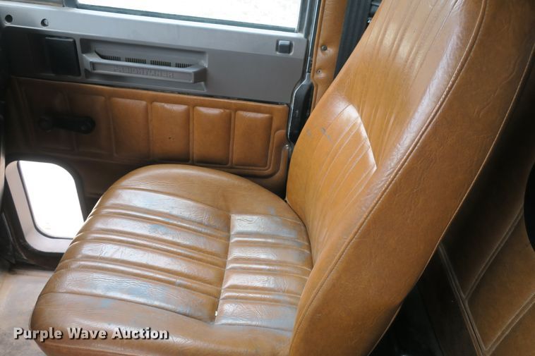 image for item EA9316 2004 Freightliner FLD dump truck