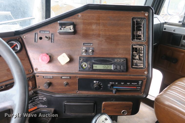 image for item EA9316 2004 Freightliner FLD dump truck