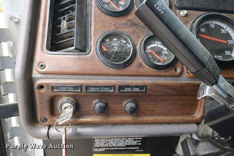 image for item EA9316 2004 Freightliner FLD dump truck