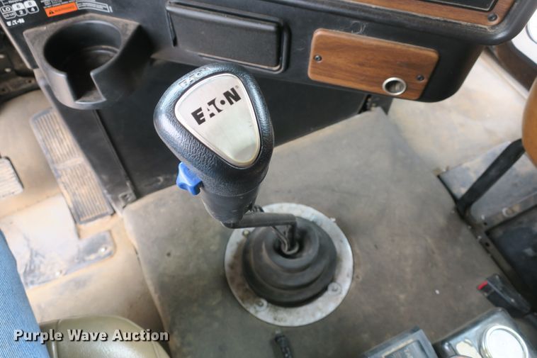 image for item EA9316 2004 Freightliner FLD dump truck