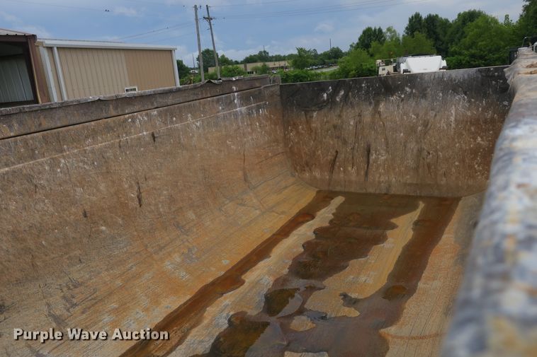 image for item EA9316 2004 Freightliner FLD dump truck