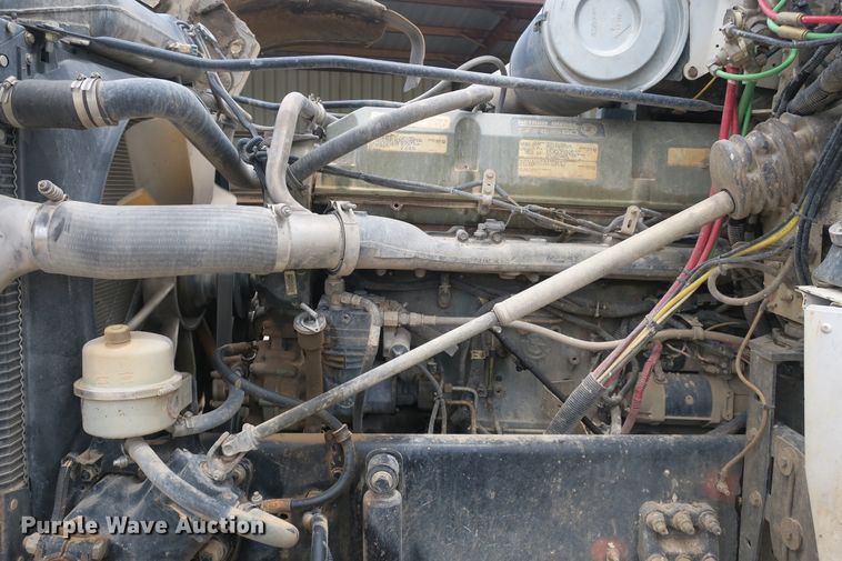 image for item EA9316 2004 Freightliner FLD dump truck