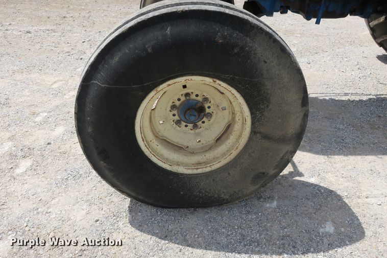 image for item EA9317 1989 Ford 7710 tractor