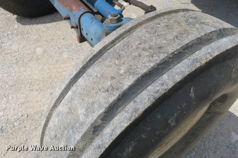 image for item EA9317 1989 Ford 7710 tractor