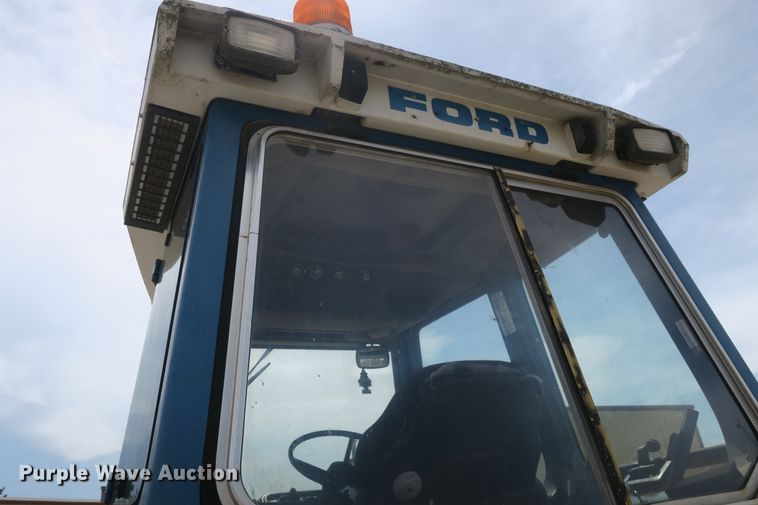 image for item EA9317 1989 Ford 7710 tractor