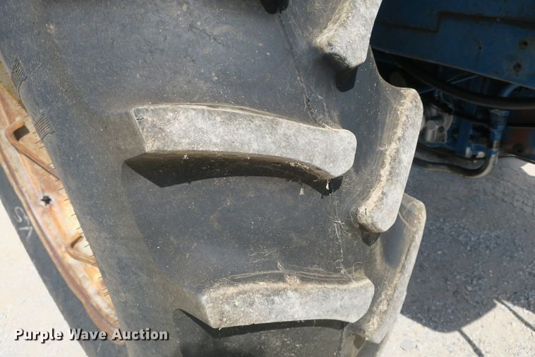 image for item EA9317 1989 Ford 7710 tractor