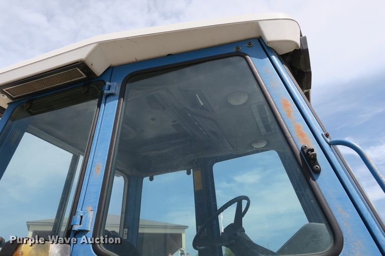 image for item EA9317 1989 Ford 7710 tractor