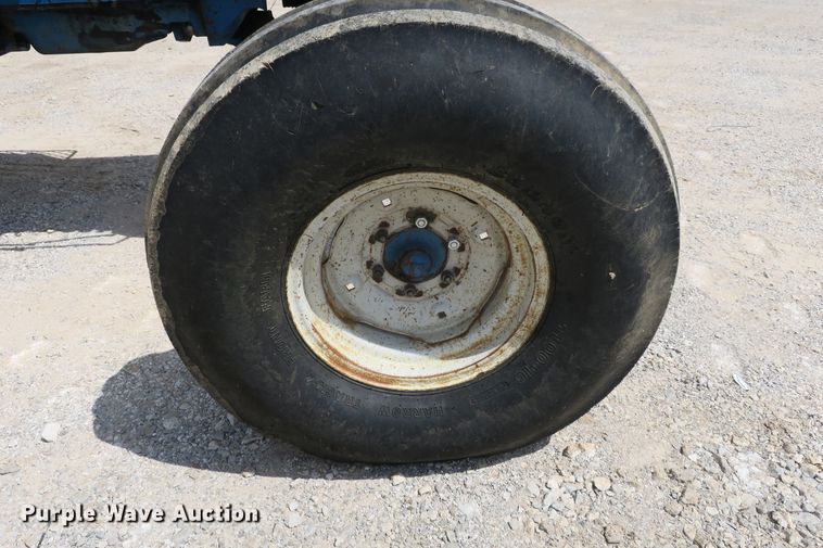image for item EA9317 1989 Ford 7710 tractor