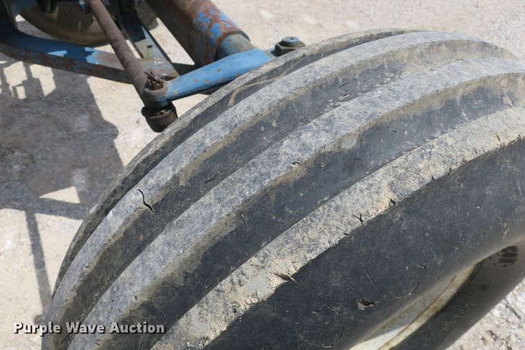 image for item EA9317 1989 Ford 7710 tractor