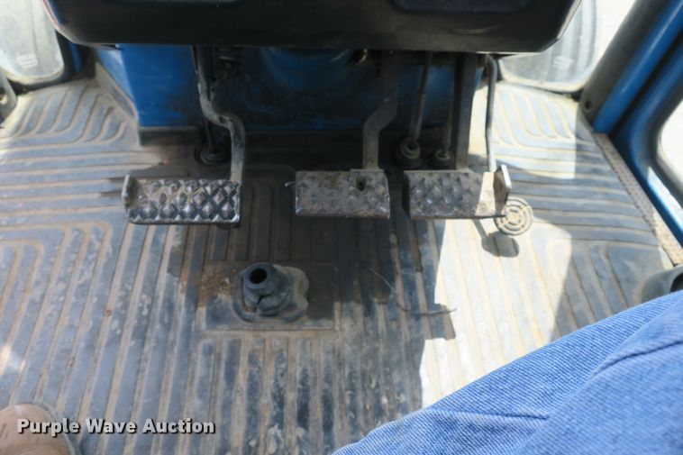 image for item EA9317 1989 Ford 7710 tractor