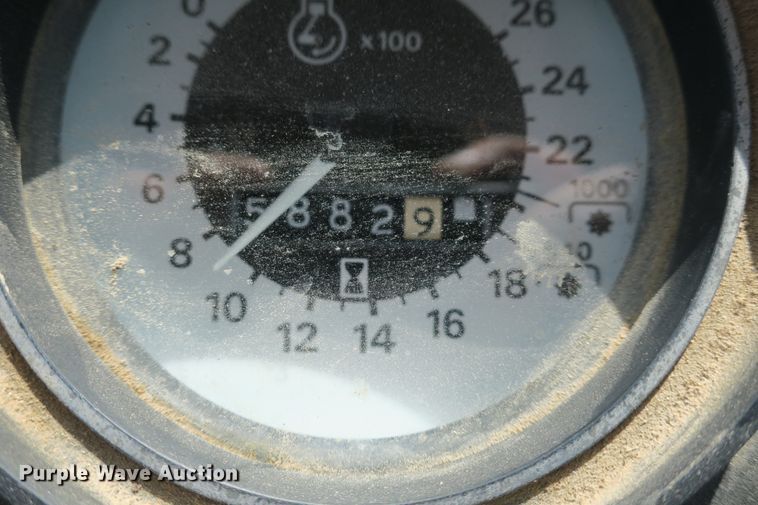 image for item EA9317 1989 Ford 7710 tractor