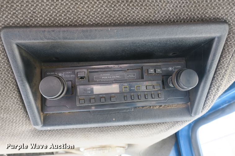 image for item EA9317 1989 Ford 7710 tractor