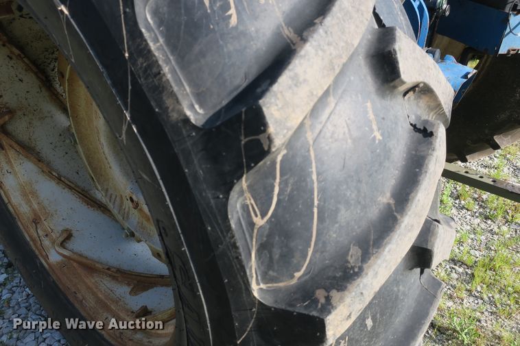 image for item EA9317 1989 Ford 7710 tractor