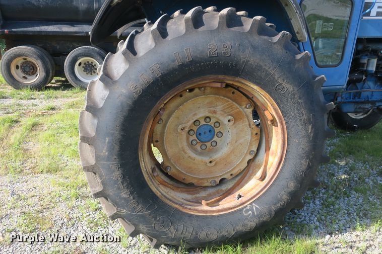 image for item EA9317 1989 Ford 7710 tractor