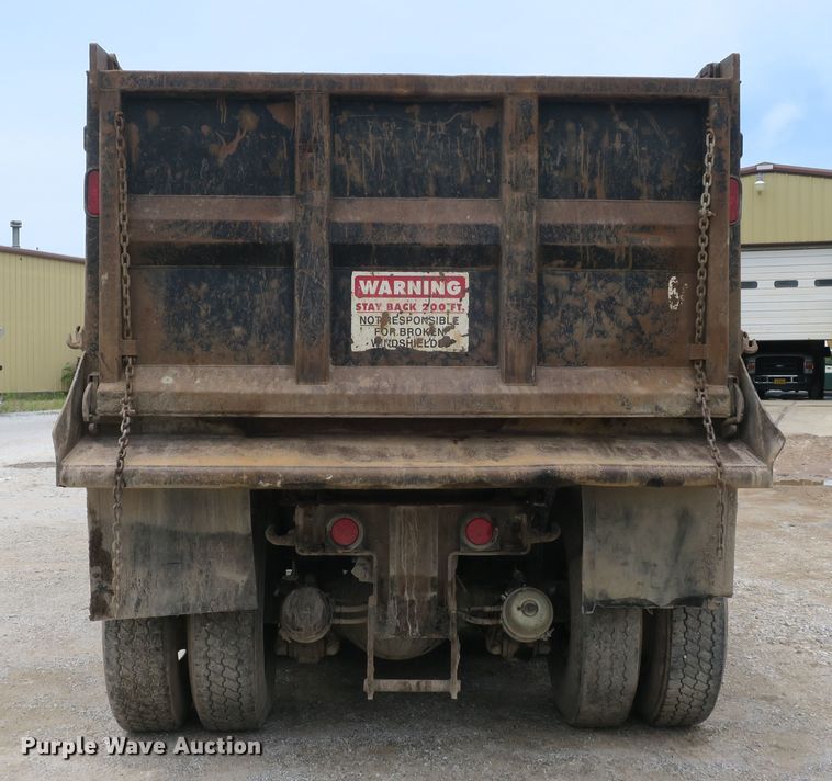 image for item EA9319 2004 Freightliner FLD dump truck