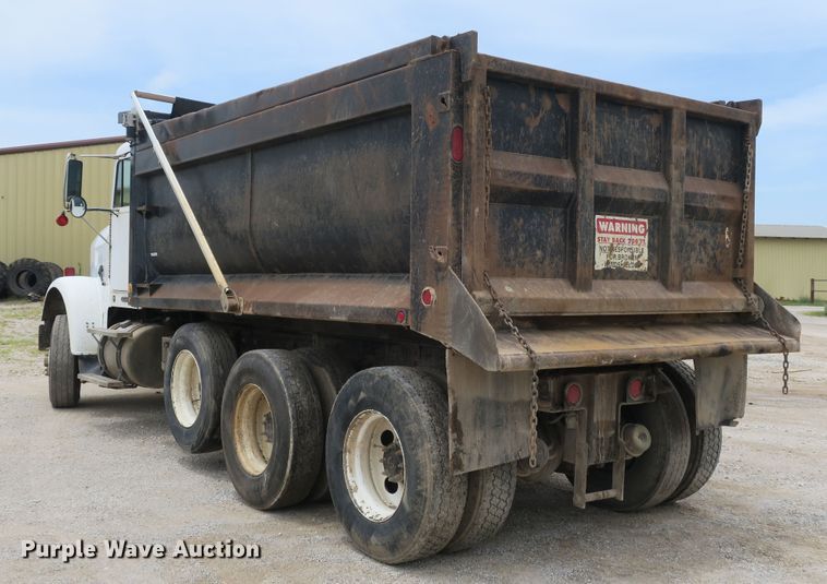 image for item EA9319 2004 Freightliner FLD dump truck
