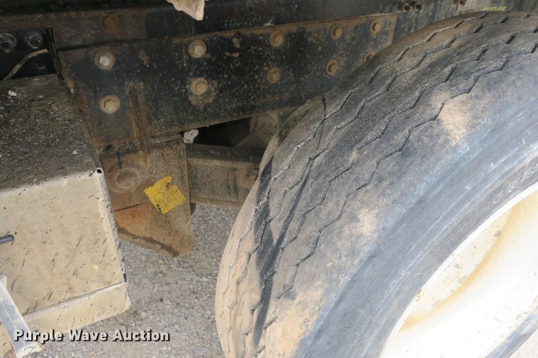 image for item EA9319 2004 Freightliner FLD dump truck