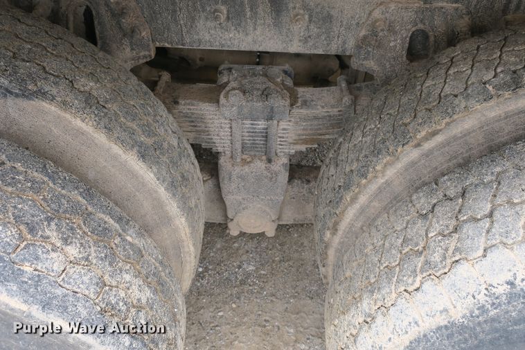 image for item EA9319 2004 Freightliner FLD dump truck