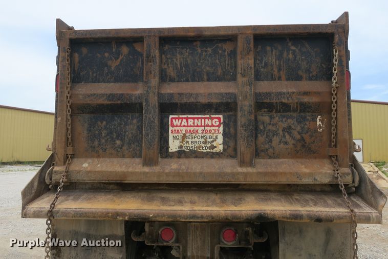 image for item EA9319 2004 Freightliner FLD dump truck