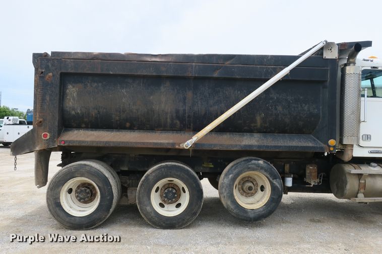 image for item EA9319 2004 Freightliner FLD dump truck
