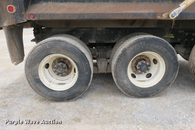 image for item EA9319 2004 Freightliner FLD dump truck