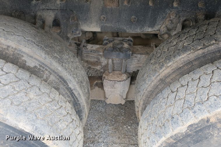 image for item EA9319 2004 Freightliner FLD dump truck