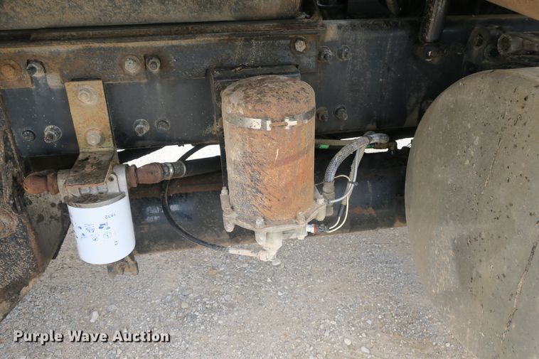 image for item EA9319 2004 Freightliner FLD dump truck