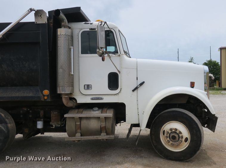 image for item EA9319 2004 Freightliner FLD dump truck