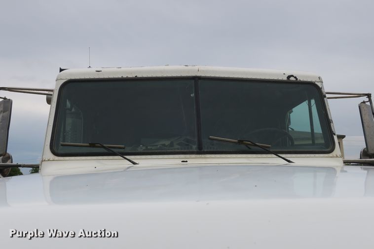 image for item EA9319 2004 Freightliner FLD dump truck