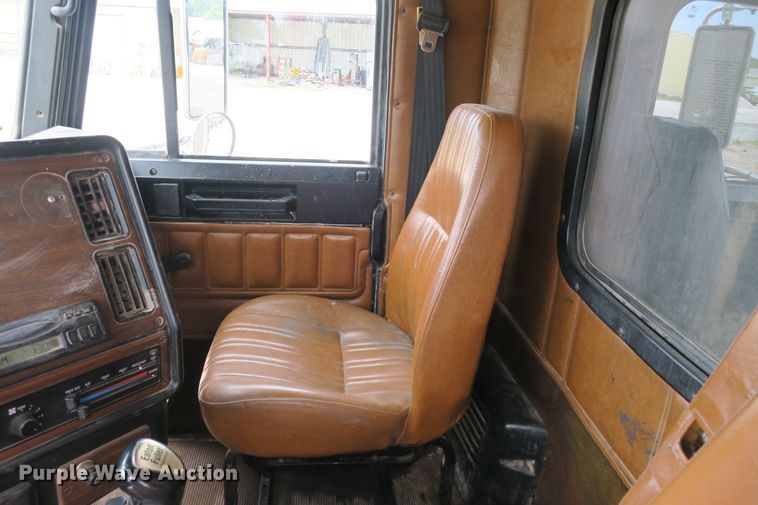 image for item EA9319 2004 Freightliner FLD dump truck