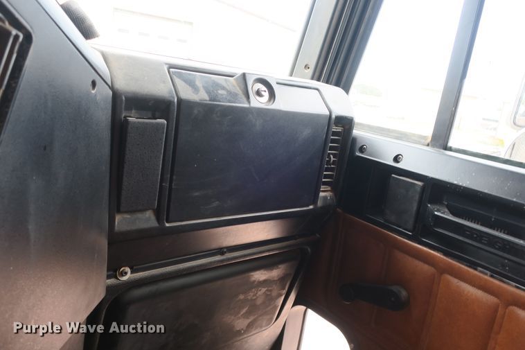 image for item EA9319 2004 Freightliner FLD dump truck