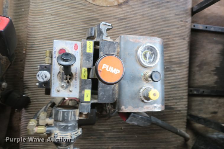 image for item EA9319 2004 Freightliner FLD dump truck